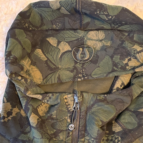 Lululemon French Terry Green Butterfly Pattern Hooded Jacket Size 10 - Picture 4 of 10